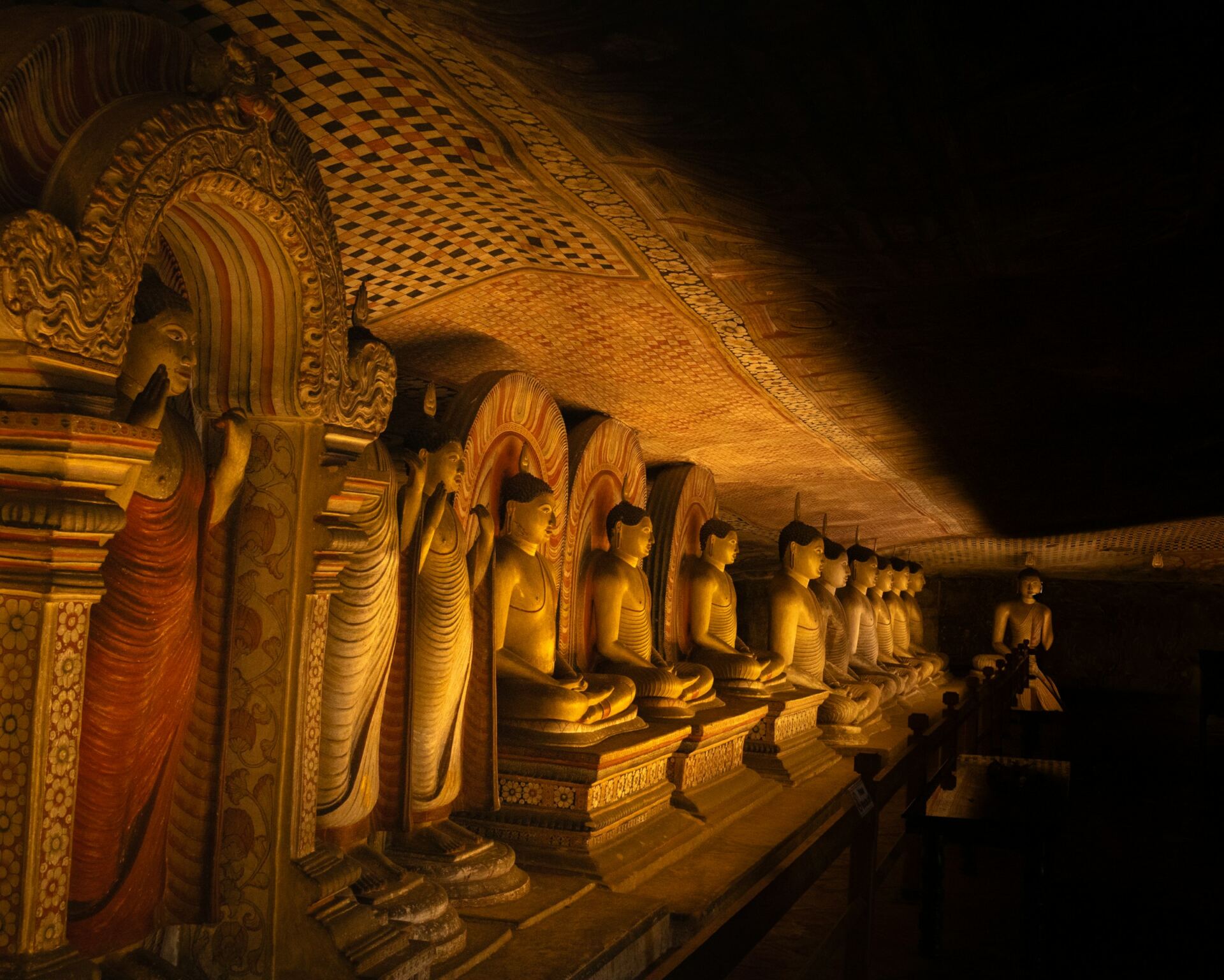 Golden Buddha statues inside Dambulla Cave Temple